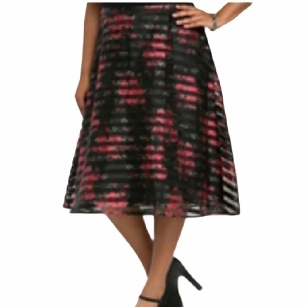 Torrid 24 black striped rose skirt